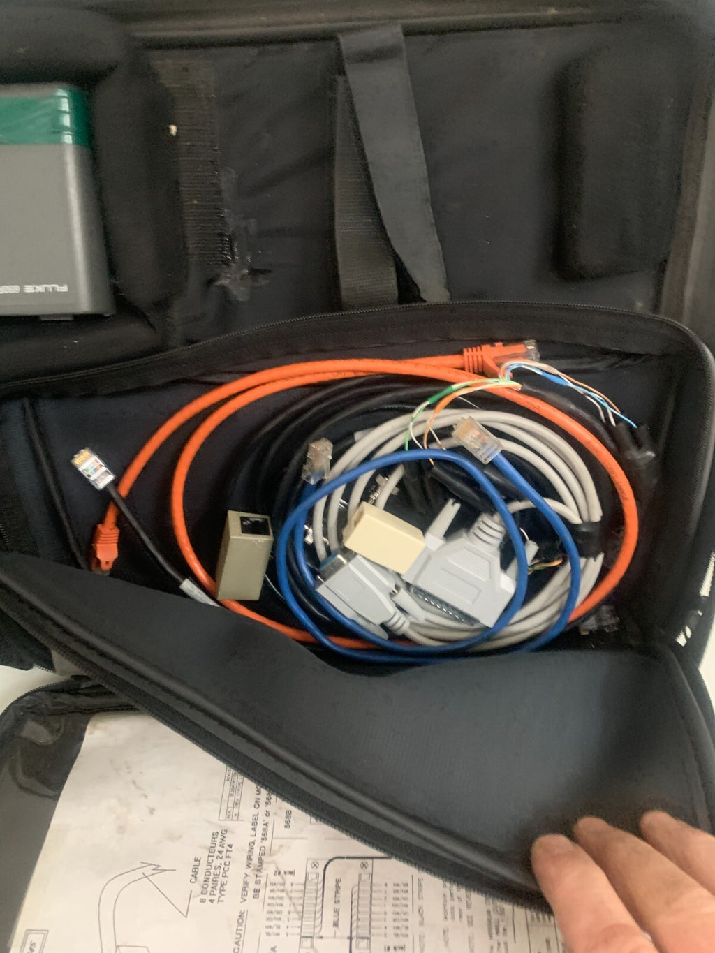 FLUKE CABLEMETER 652 LAN W/REMOTE 65OR  (BROKEN) AND CABLE IN CASE
