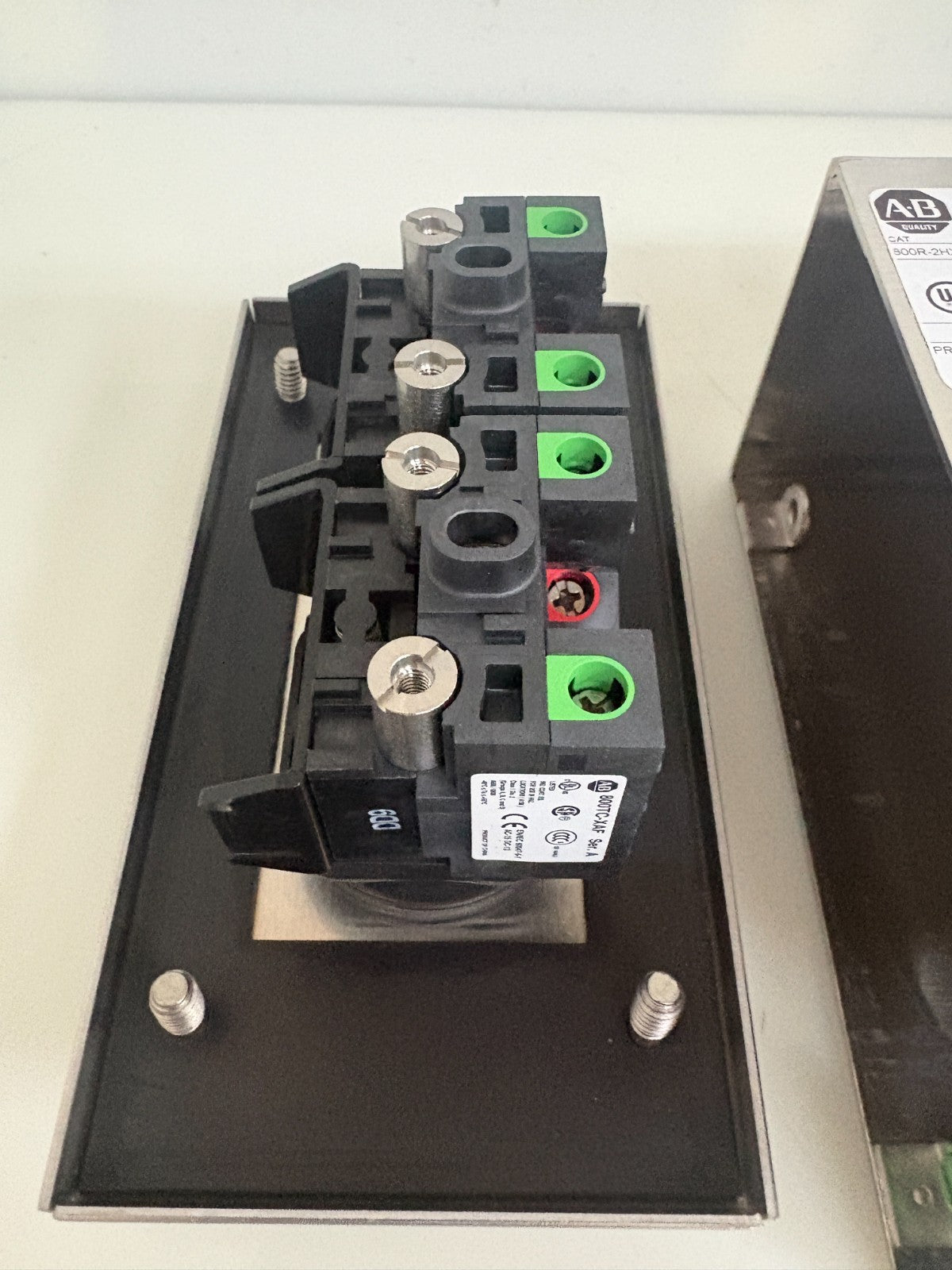 ALLEN BRADLEY S STEEL TYPE 4 PUSH BUTTON BOOTED ENCLOSURE 800R-2HX4T2