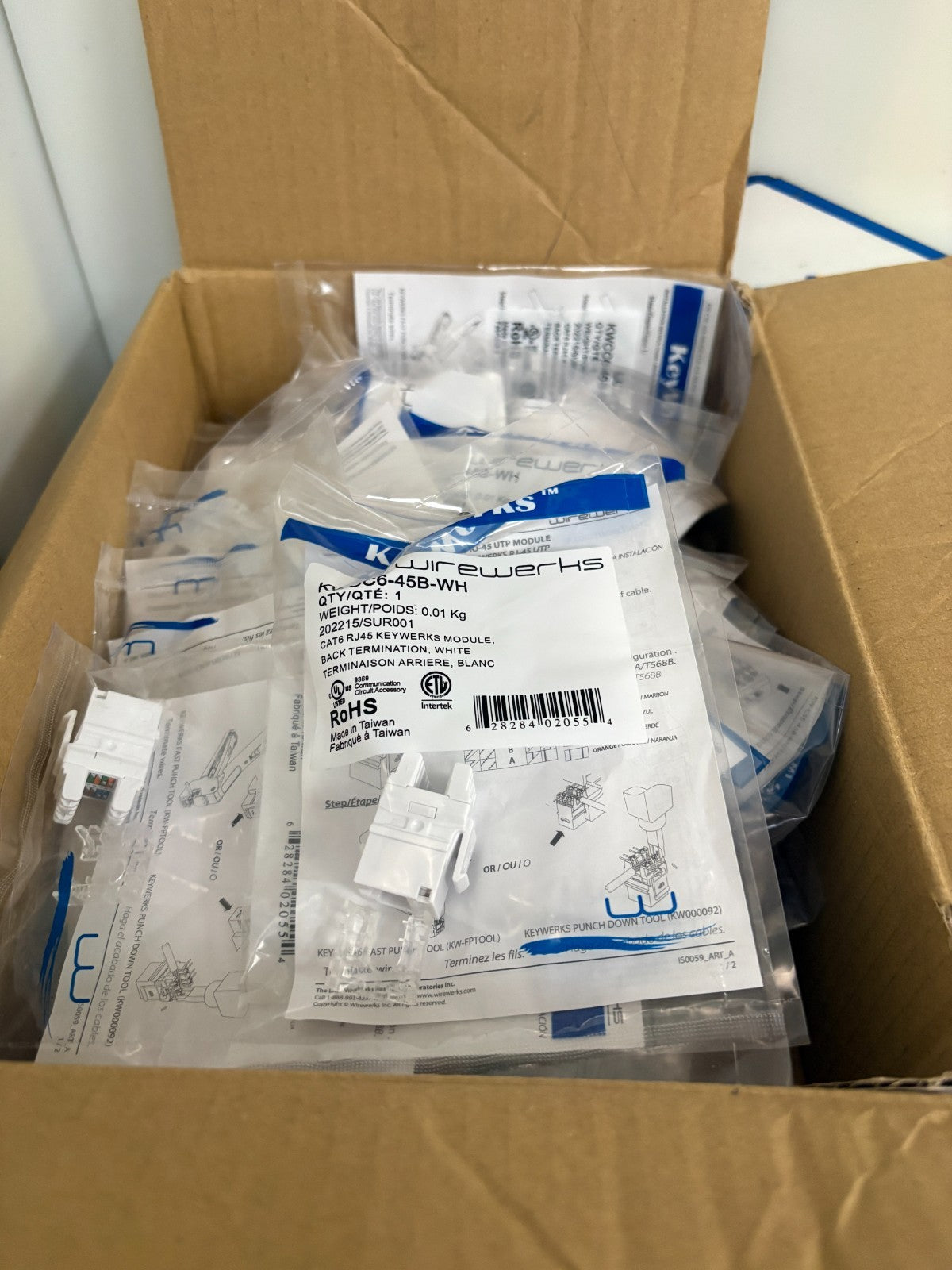 LOT OF 32 WIREWERKS CAT6 RJ45 MODULE BACK TERMINATION KWCC6-45B-WH3
