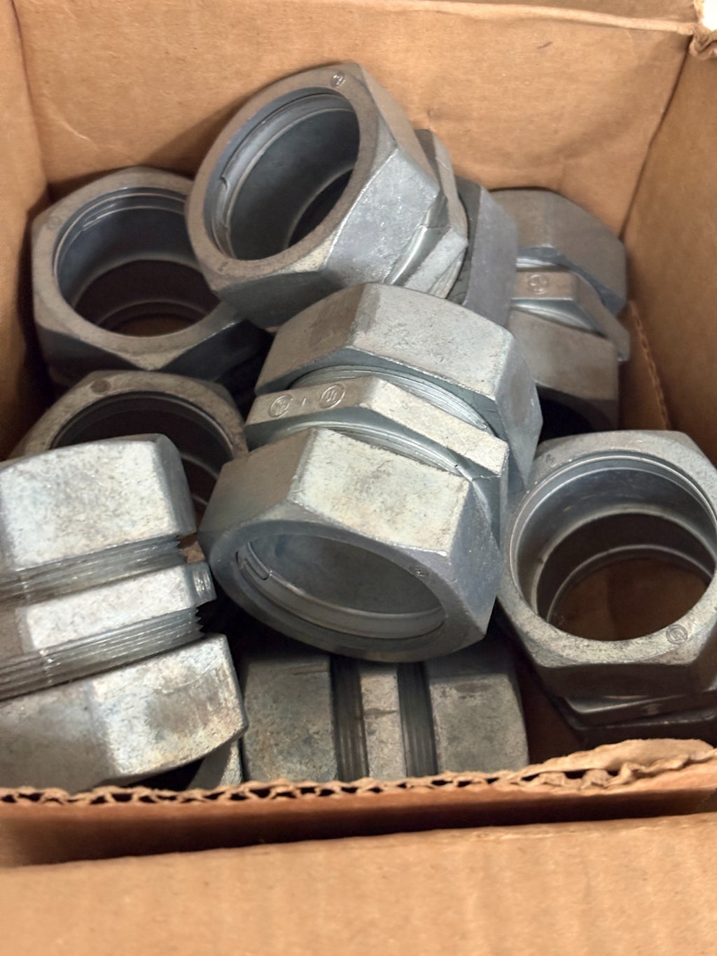 LOT OF 10 BRIDGEPORT EMT 1 1/4" COMPRESSION COUPLING #263-DC
