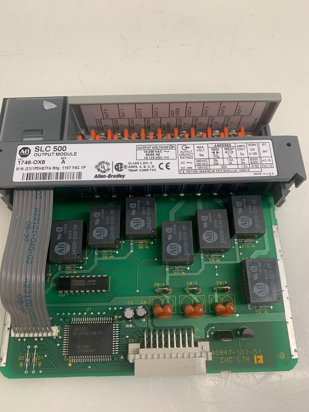 ALLEN-BRADLEY SLC500 Output Module  1746-OX8   Ser A