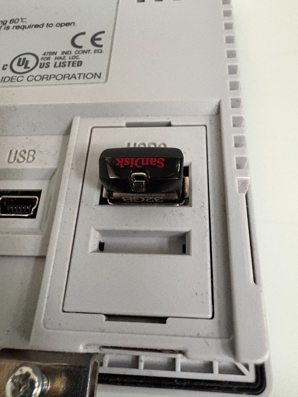 IDEC MICRO/I LCD INTERFACE MONITOR HG20-5TT22TF-W W/USB KEY AND RYECO USB KEY5