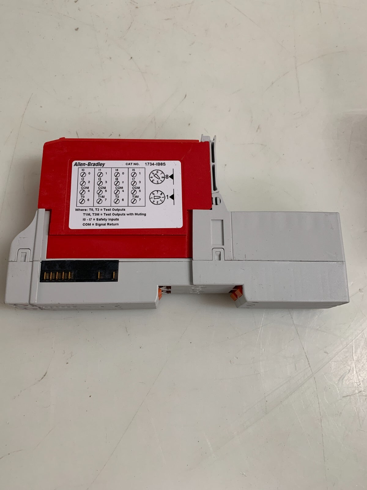 ALLEN BRADLEY 8 CHANNEL SAFETY SOURCING OUTPUT MODULE 1734-IB8S SER B W/1734-TOP4