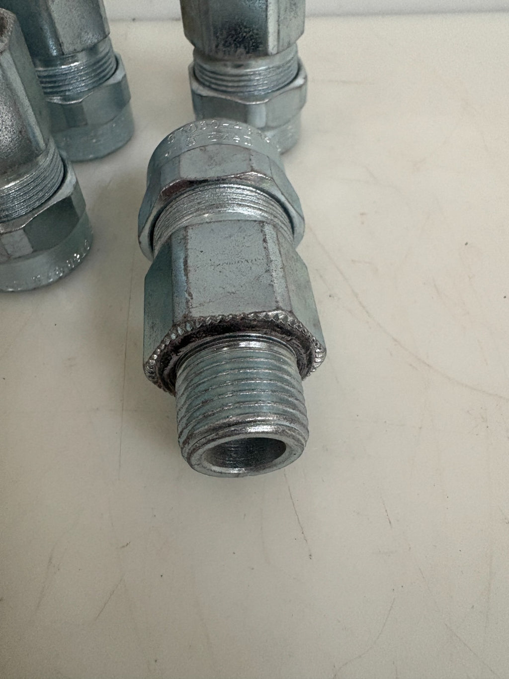LOT OF 10 ABB THOMAS & BETTS 1/2" STAR TECK CABLE FITTING2