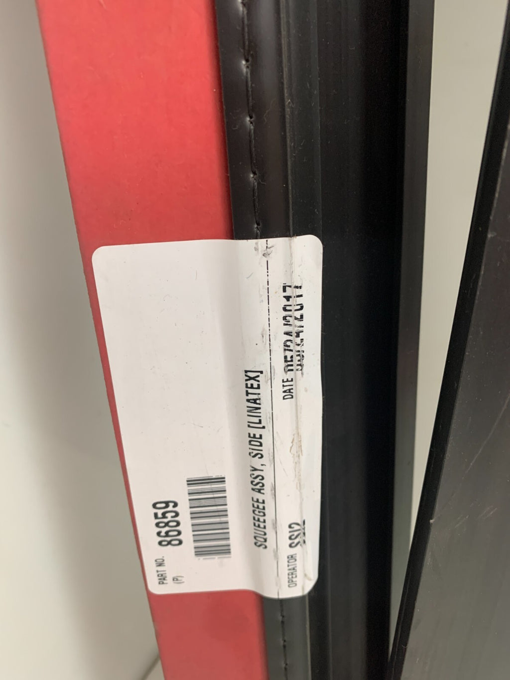 TENNANT  Side Squeegee Assy   [Linatex]   (Set of 2)2