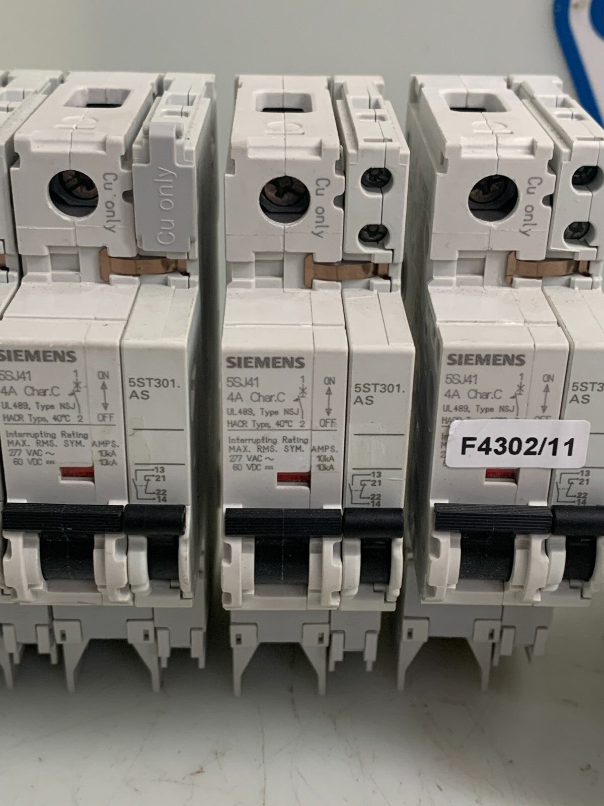 SIEMENS 5SJ41 Circuit Breakers (Lot of 11)  w/ 10Auxiliary Circuit Switch3