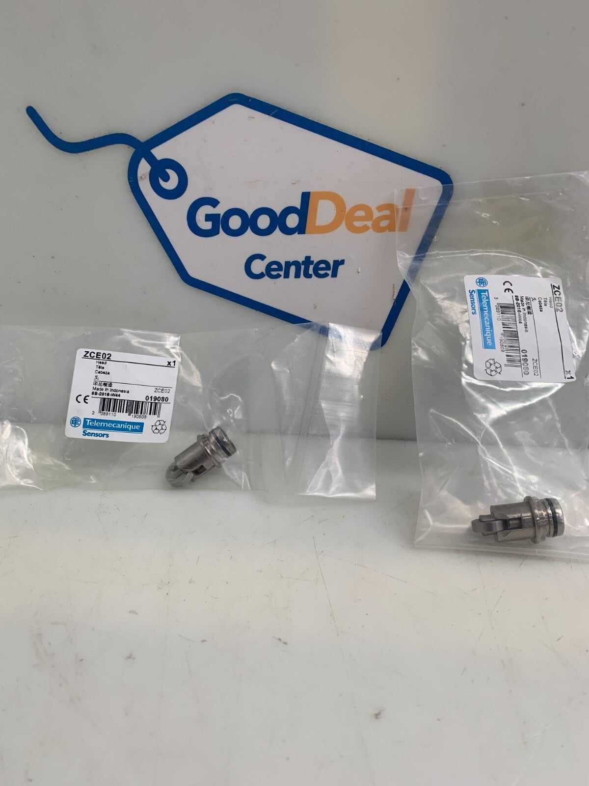 Lot of 2 Telemecanique limit switch head ZCE020