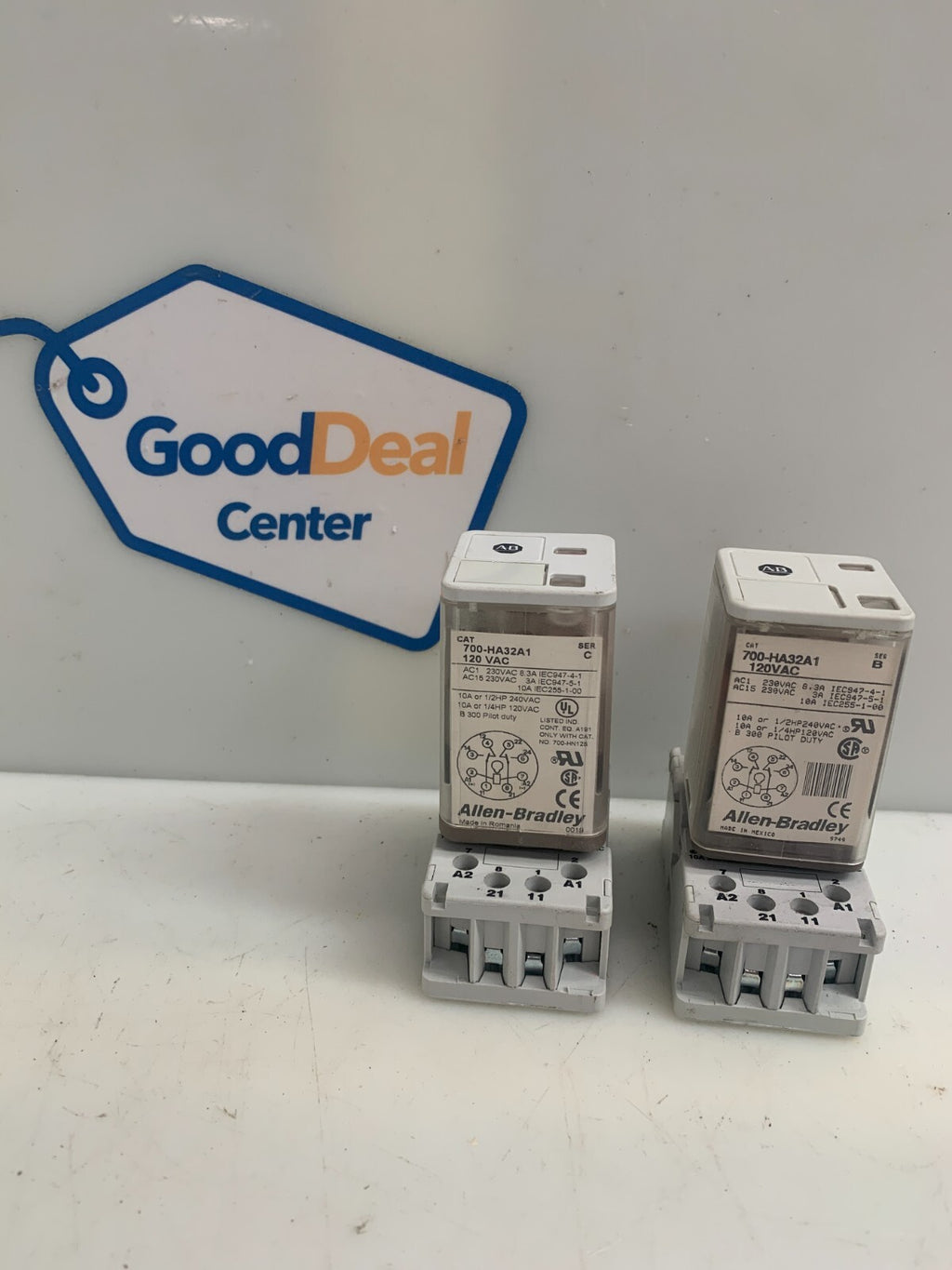 ALLEN BRADLEY 700-HA32AI  Relay/Socket  SER C  w/Stand  (Lot of 2)0