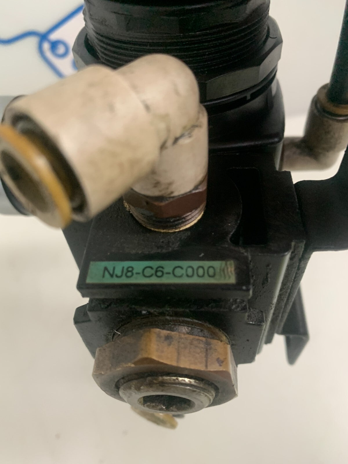 WILKERSON PNEUMATIC FILTER REGULATOR  B18-C4-FGGO  W/GAUGE AND NJ8-C6-C0001