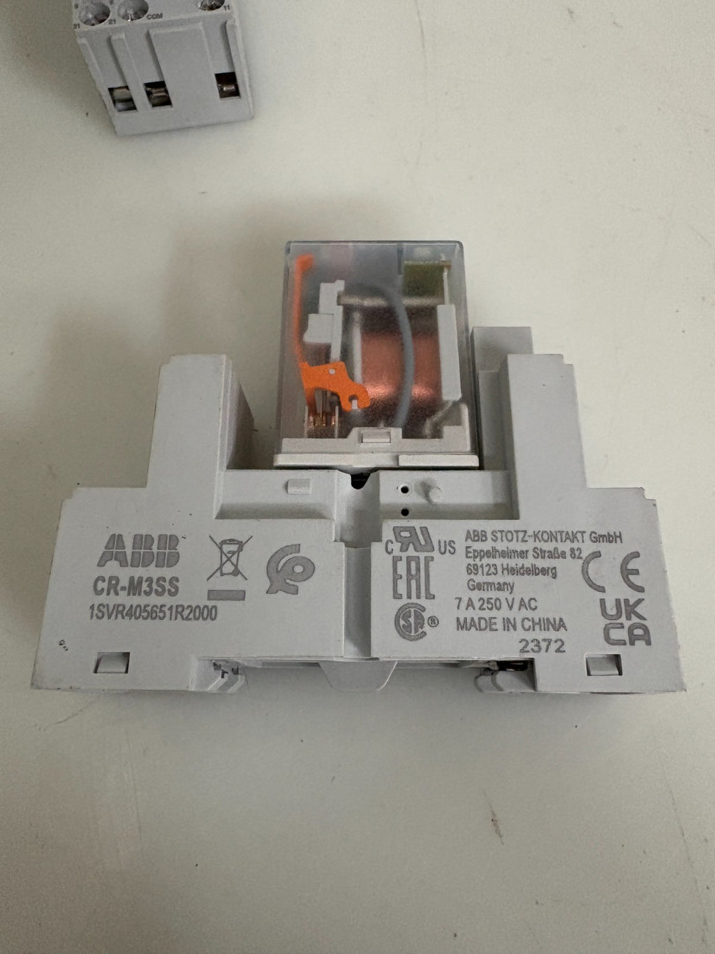 LOT OF 2 ABB RELAY MODULE CR-M024DC2L W/ABB CR-M3SS BASE AND CR-M3SS2