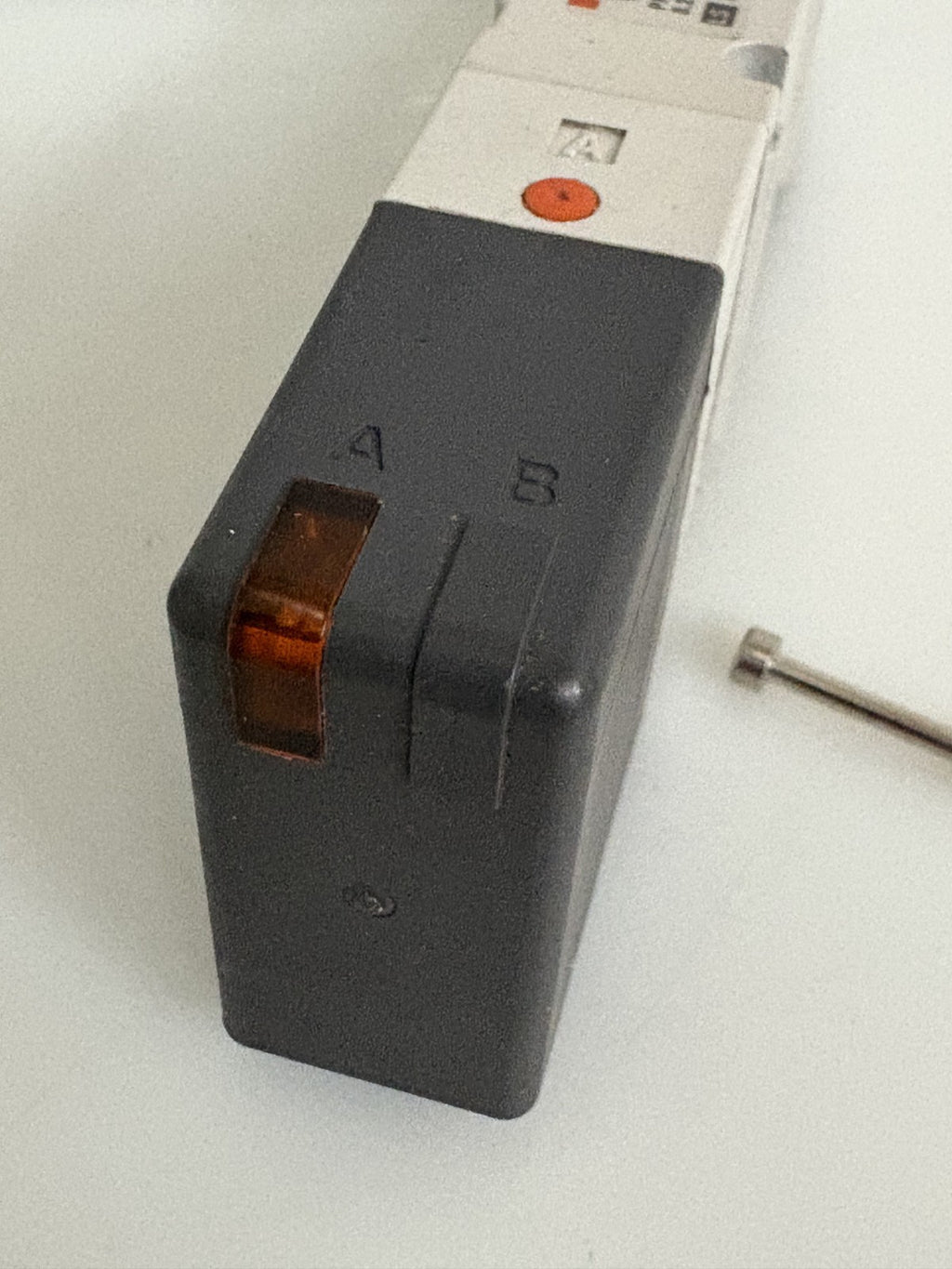 SMC 3 POSITION SOLENOID VALVE V04-101-5