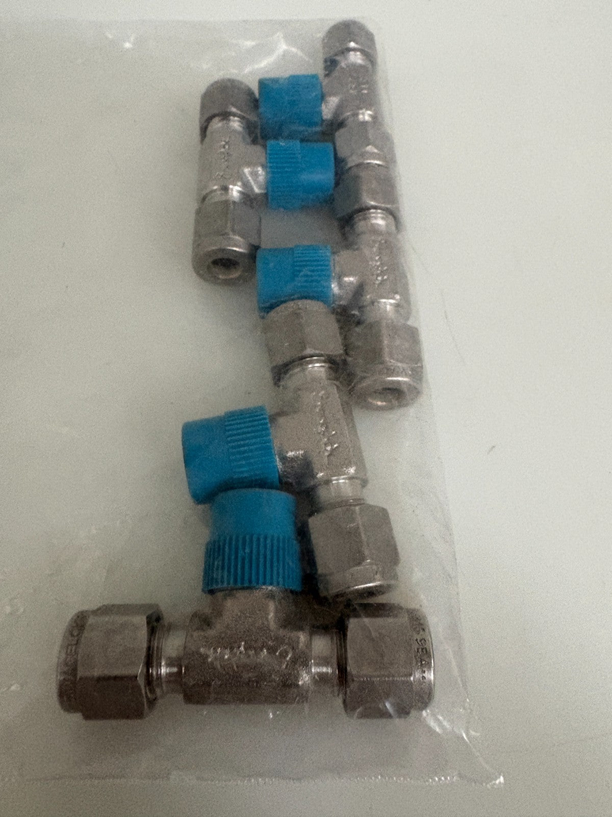 LOT OF 6 SWAGELOK TEE 1/4X1/4X3/8 316-4XU3
