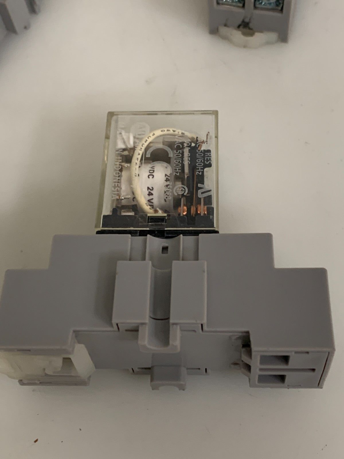 LOT OF 3 ALLEN BRADLEY RELAY 700-HF32Z24-4 W/BASE 700-HN116 SER B
