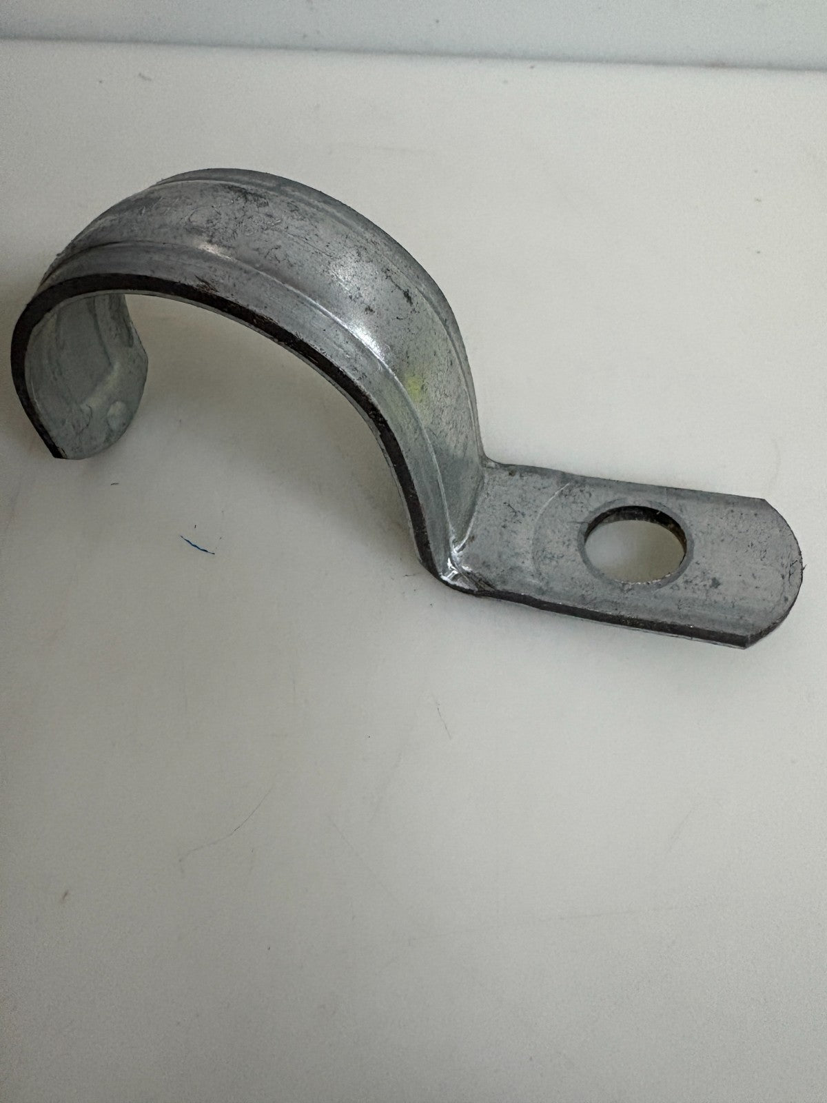ABB THOMAS & BETTS ONE HOLE EMT STRAP CI13161