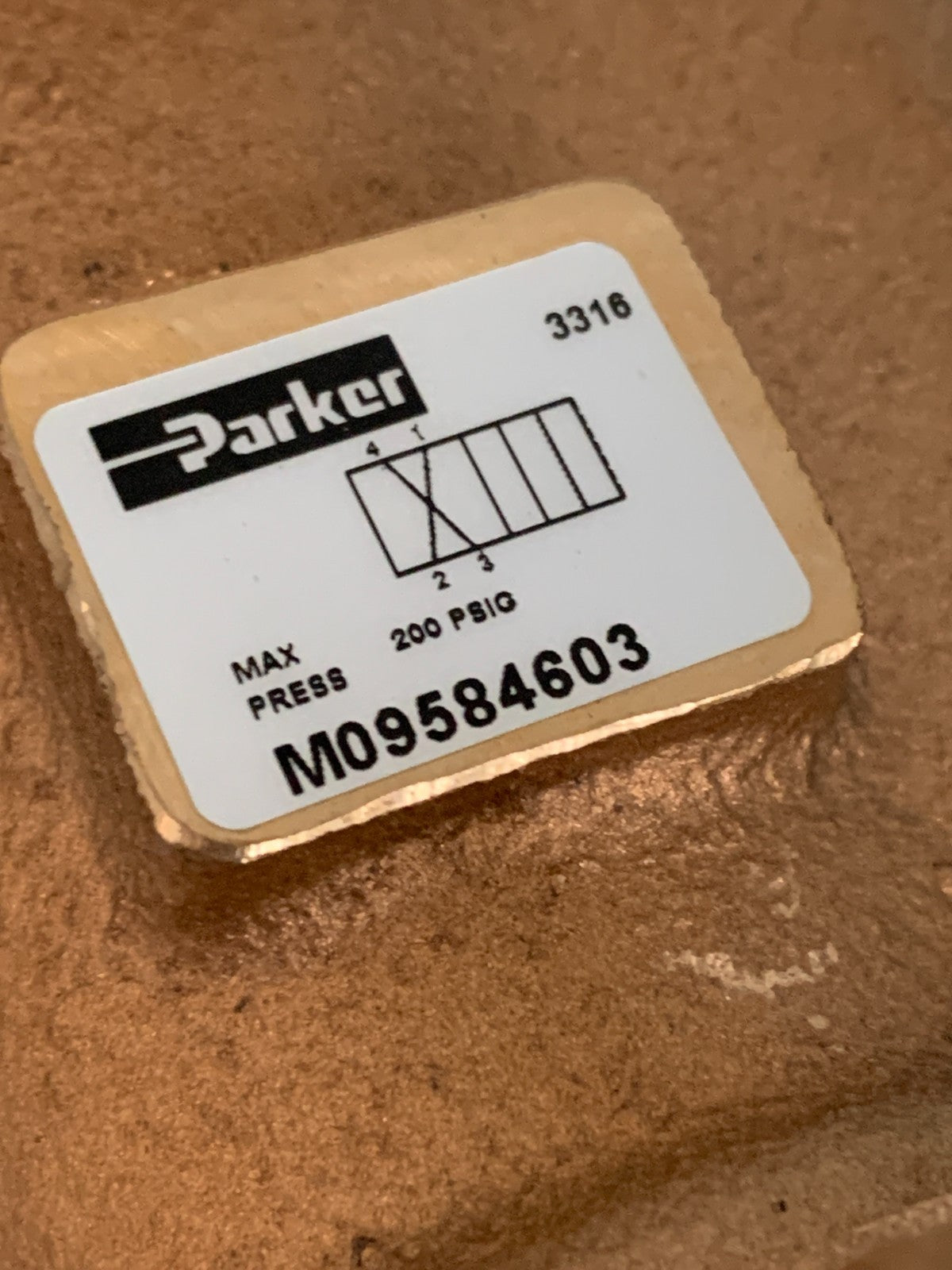 PARKER SCHRADER 4 WAY 1" MANUAL VALVE MO9584603