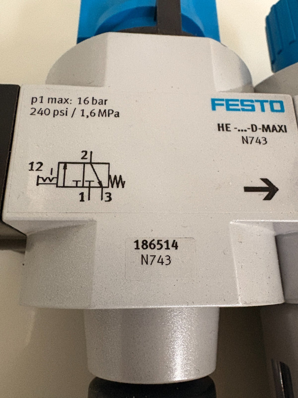 FESTO SHUT OFF VALVE 186514 HE-D-MAXI W/FESTO REGULATOR FILTER 1864941