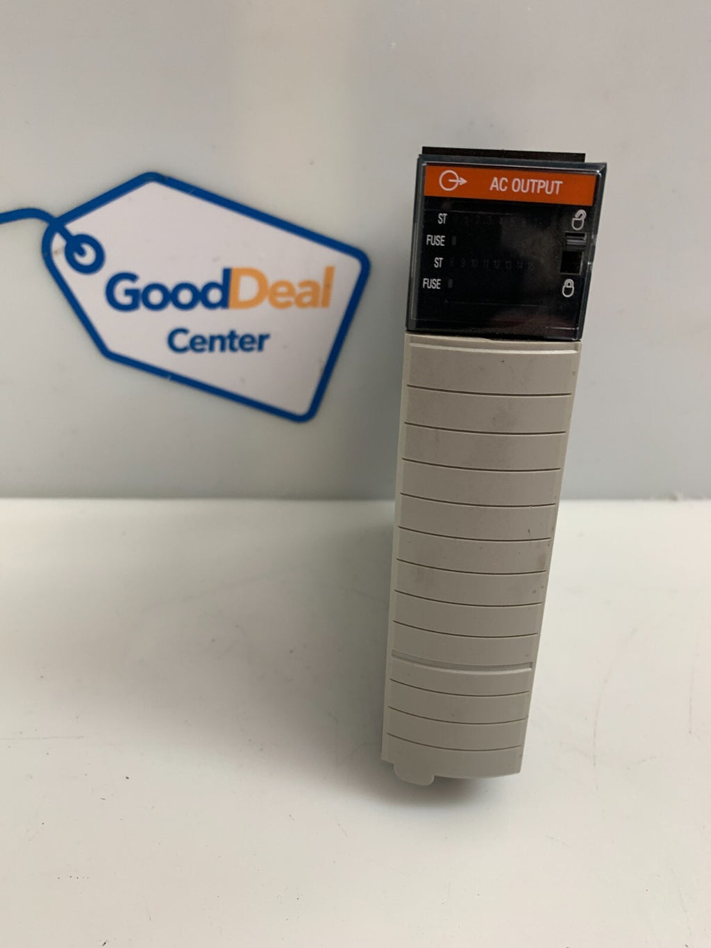 ALLEN BRADLEY / Logix   1756-OA16/A  PLC Module  E01