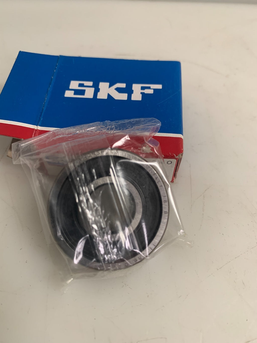 LOT OF 6 SKF EXPLORER BALL BEARING 6201-2RSH/C31