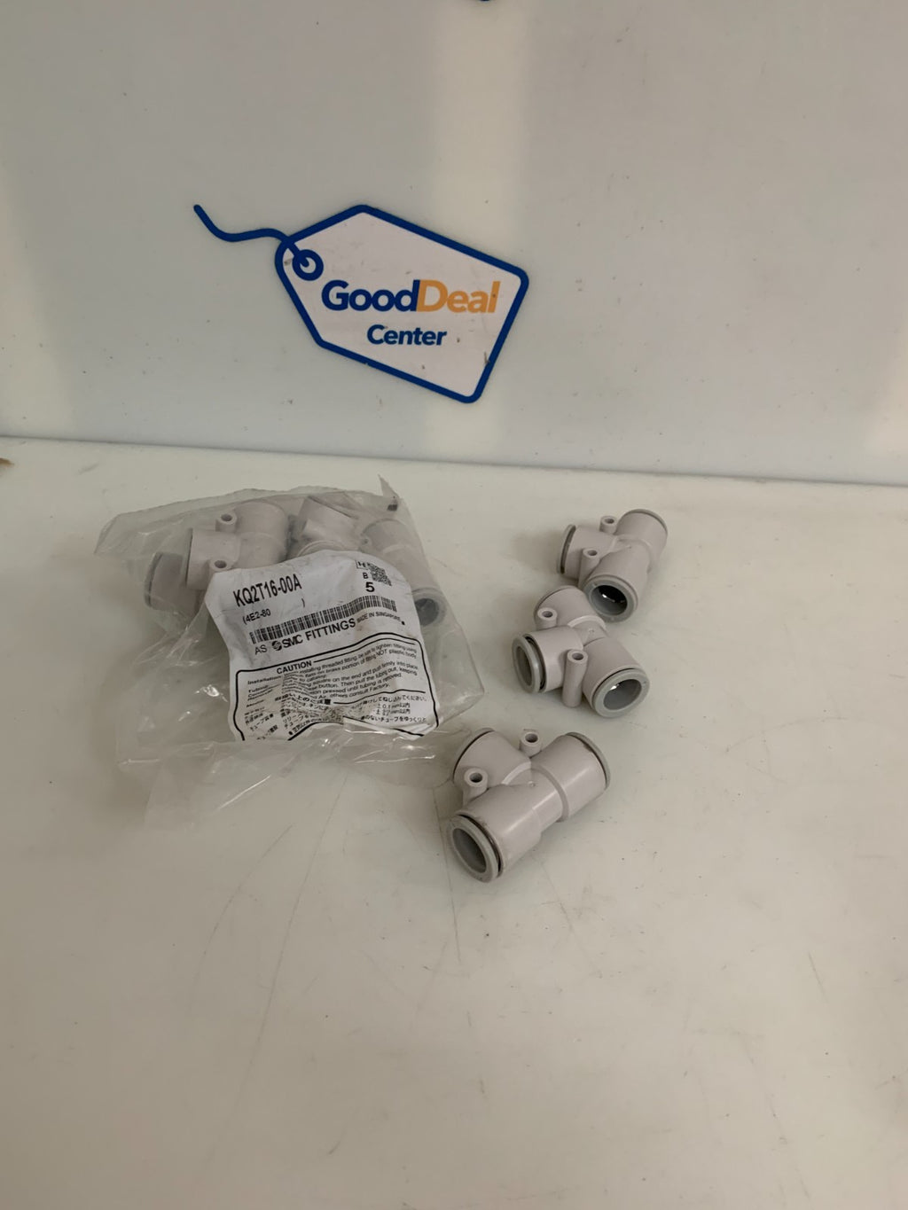 LOT OF 8 SMC T HOSE CONNECTOR KQZT16-00A
