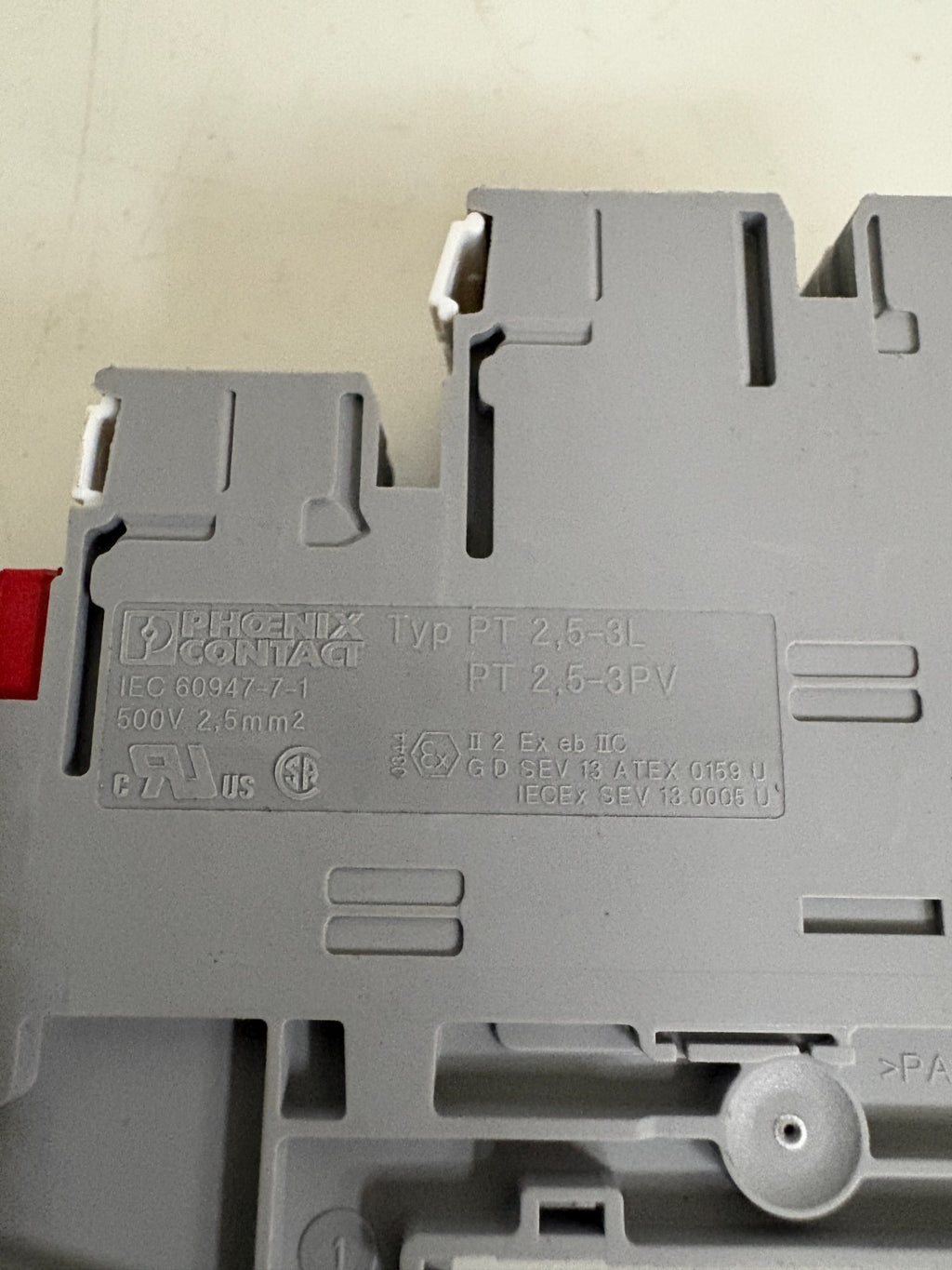 LOT OF 28 PHOENIX CONTACT TERMINAL BLOCK PT 2.5-3L