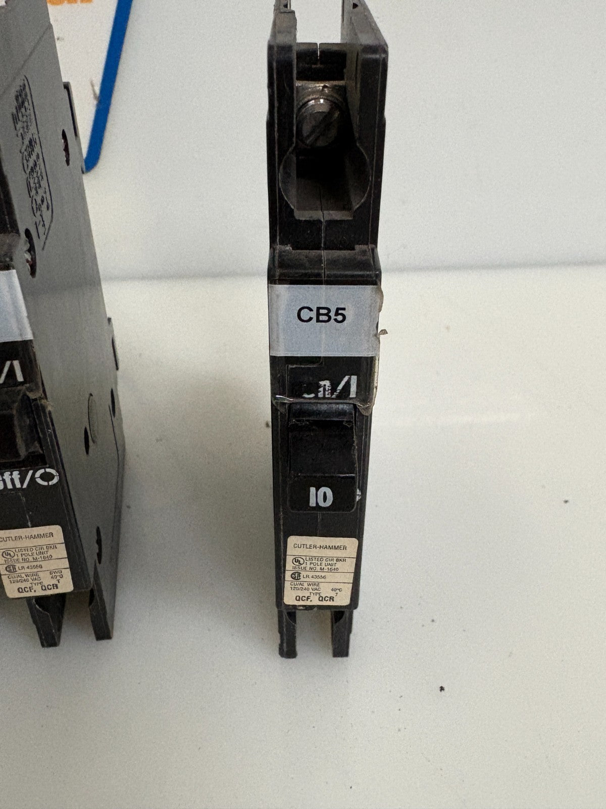 CUTLER HAMMER CIRCUIT BREAKER MIX LOT 4X QCR1015 1X QCR10102