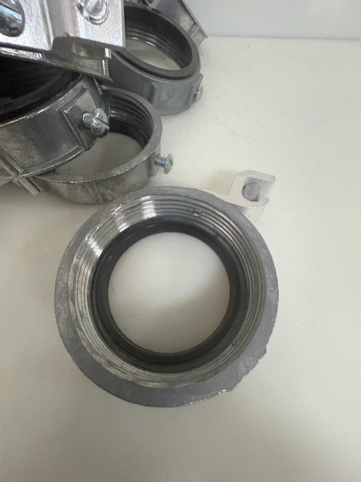 LOT OF 21 ELECTRI PRO 2 1/2 INSULATED GROUND BUSHING FIT27092