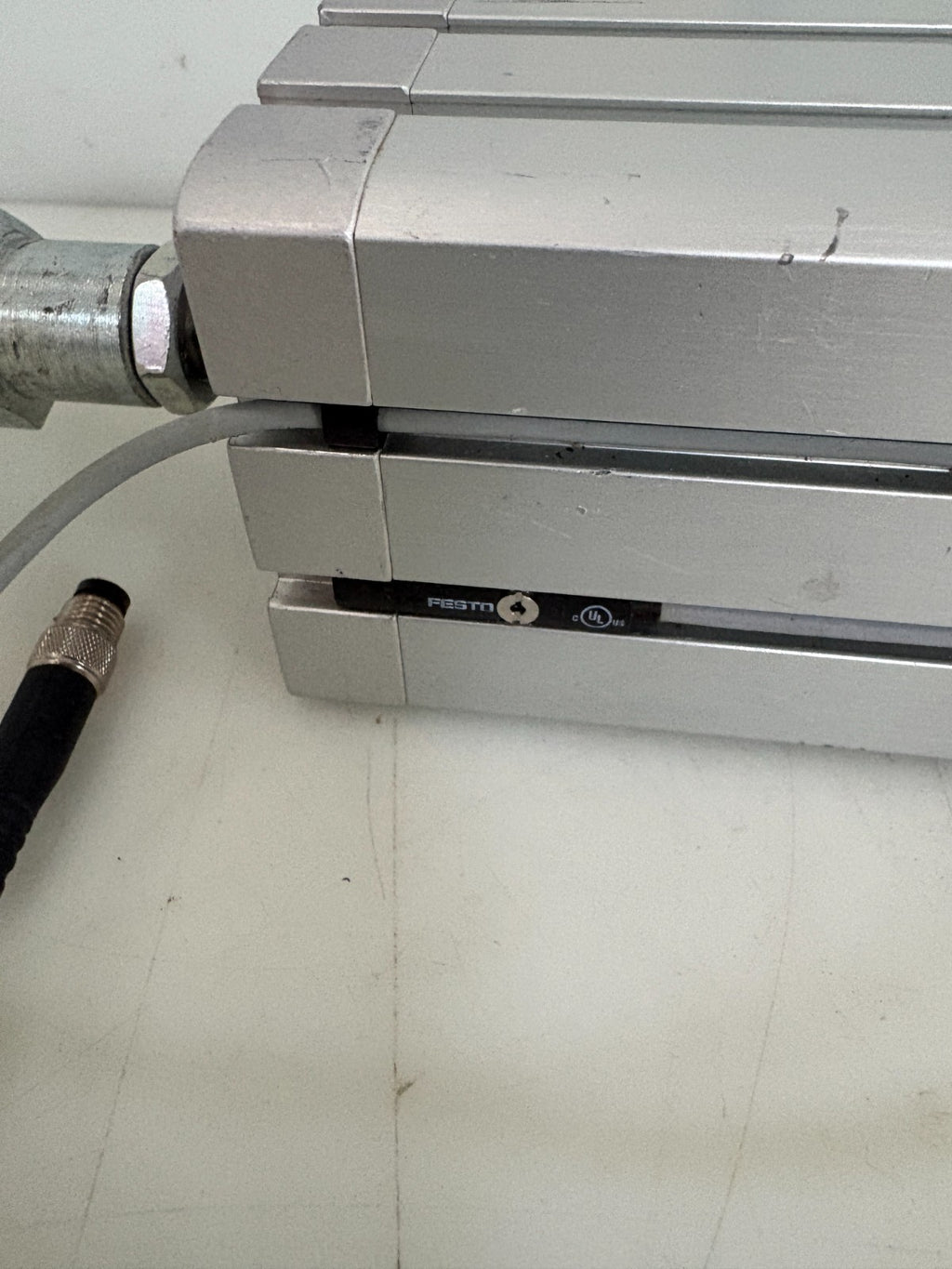 FESTO PNEUMATIC CYLINDER ADN-50-80-A-PPS-A 572699 W/2 FESTO SENSOR2