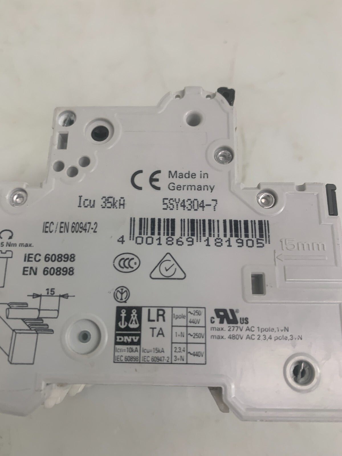 SIEMENS 5SY4304-7 Circuit Breaker  w/5ST3010 Auxiliary Switch