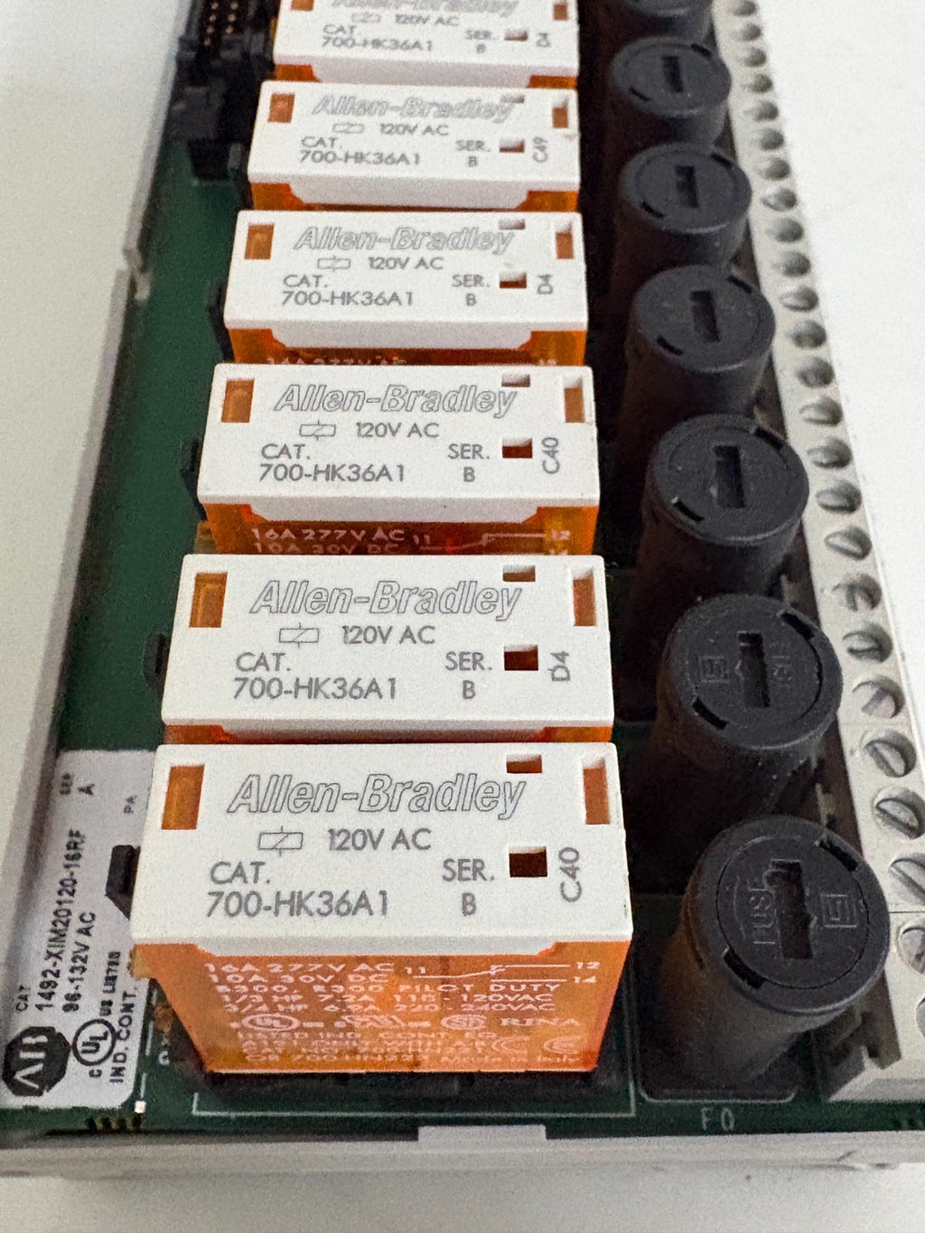 ALLEN BRADLEY RELAY INTERFACE MODULE W/SLIM LINE RELAY 1492-XIM 20120