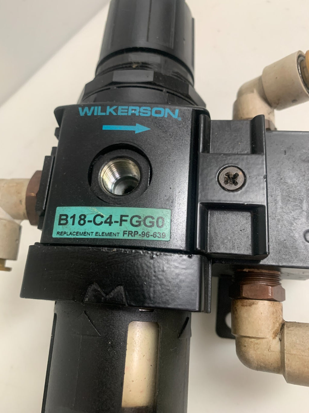 WILKERSON PNEUMATIC FILTER REGULATOR  B18-C4-FGGO  W/GAUGE AND NJ8-C6-C0001