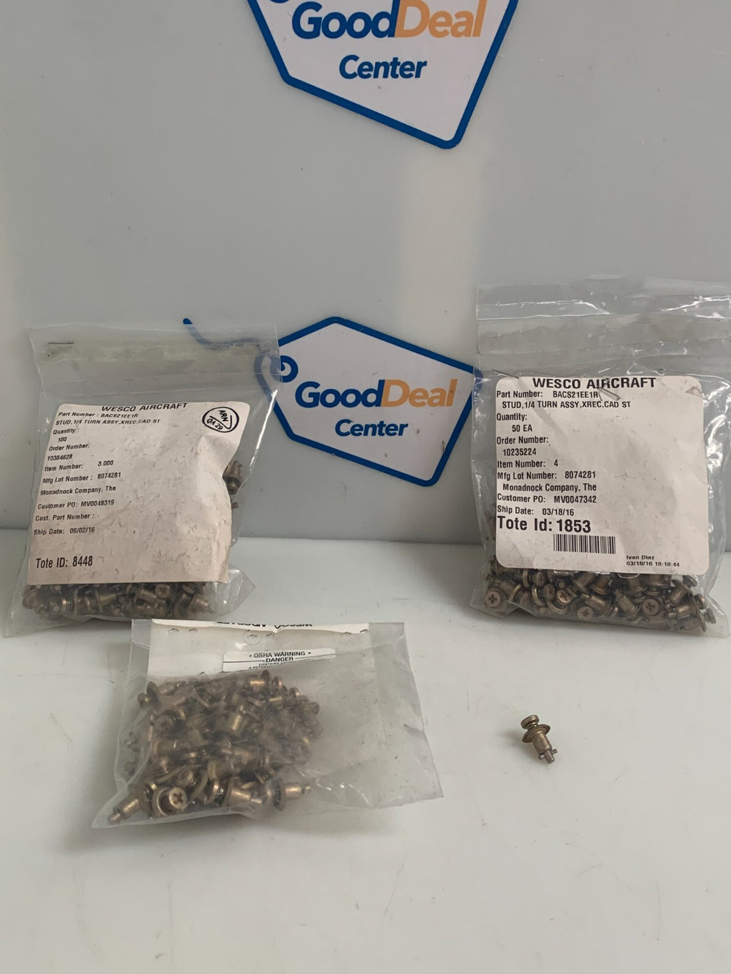 LOT OF 200 WESCO AIRCRAFT 1/4 STUD ASSEMBLY