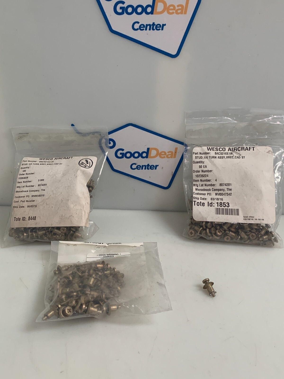 LOT OF 200 WESCO AIRCRAFT 1/4 STUD ASSEMBLY