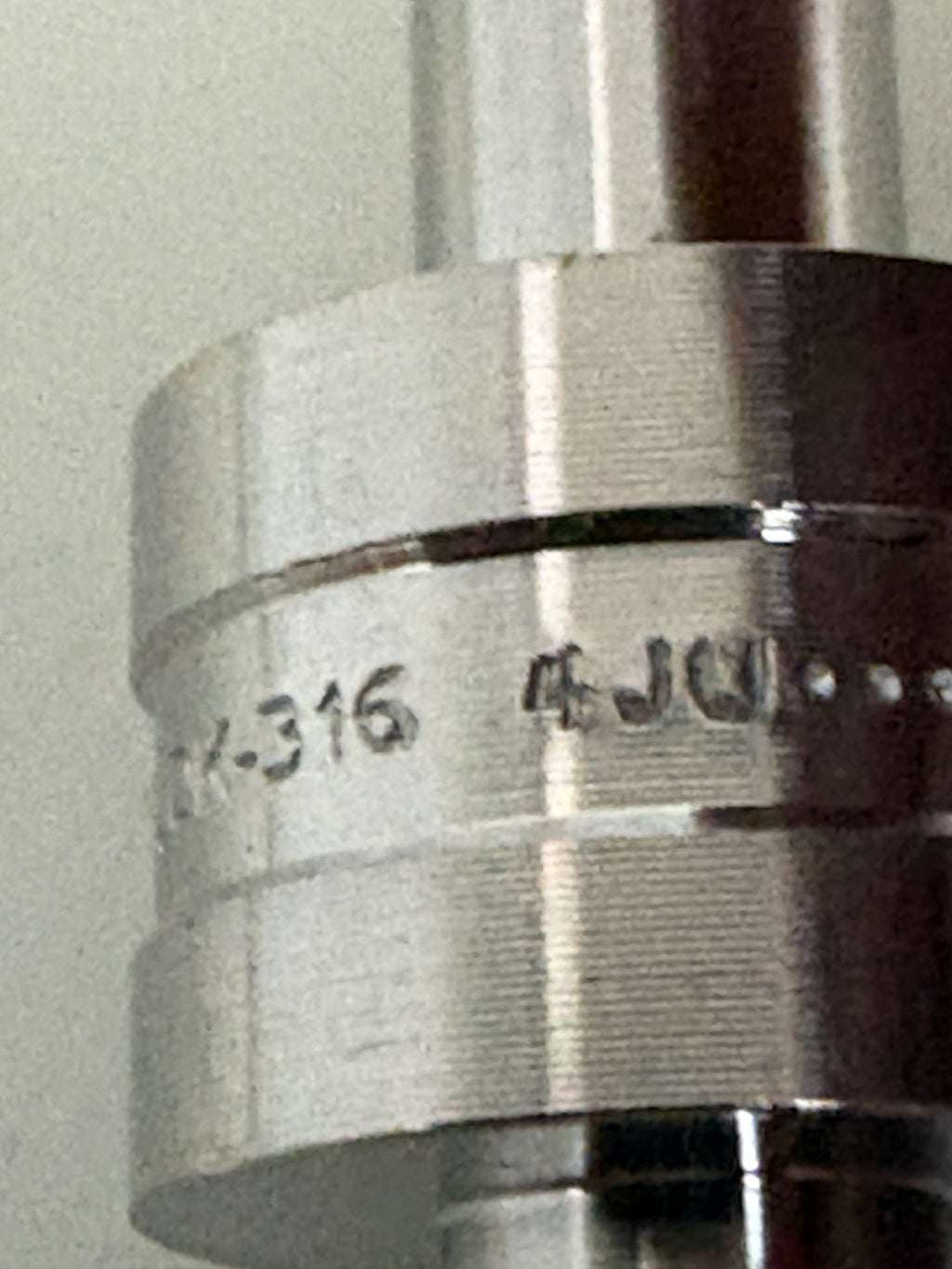 LOT OF 31 SWAGELOK PUSH ON UNION 316-4ER 1/8X1/82