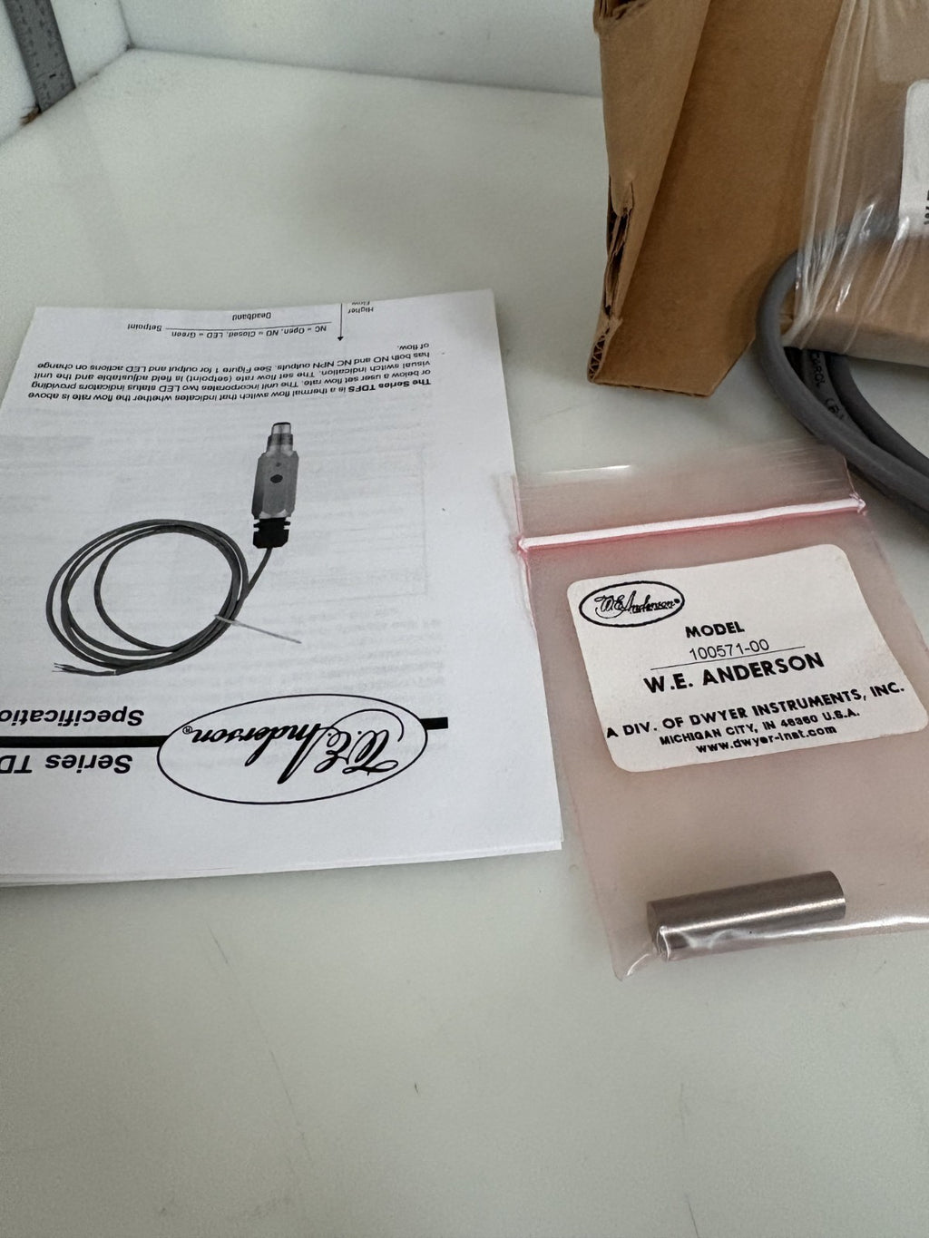 DWYER THERMAL DISPERSION FLOW SWITCH TDFS2-1-P-06