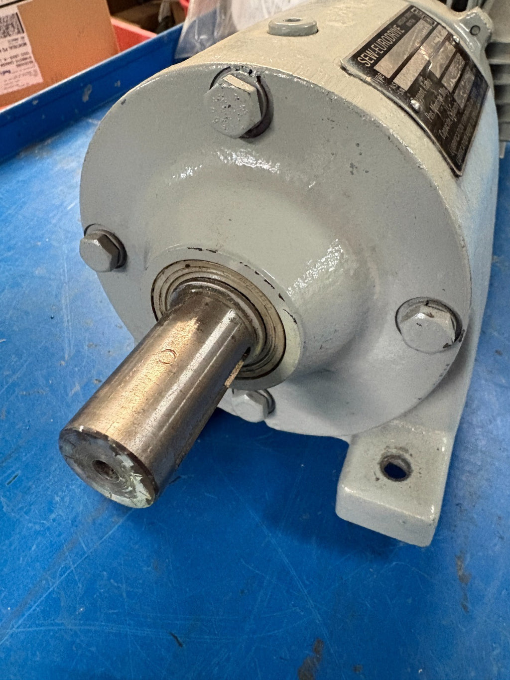 SEW EURODRIVE GEAR MOTOR R40 DT 80N4 W/R40 GEAR BOX1