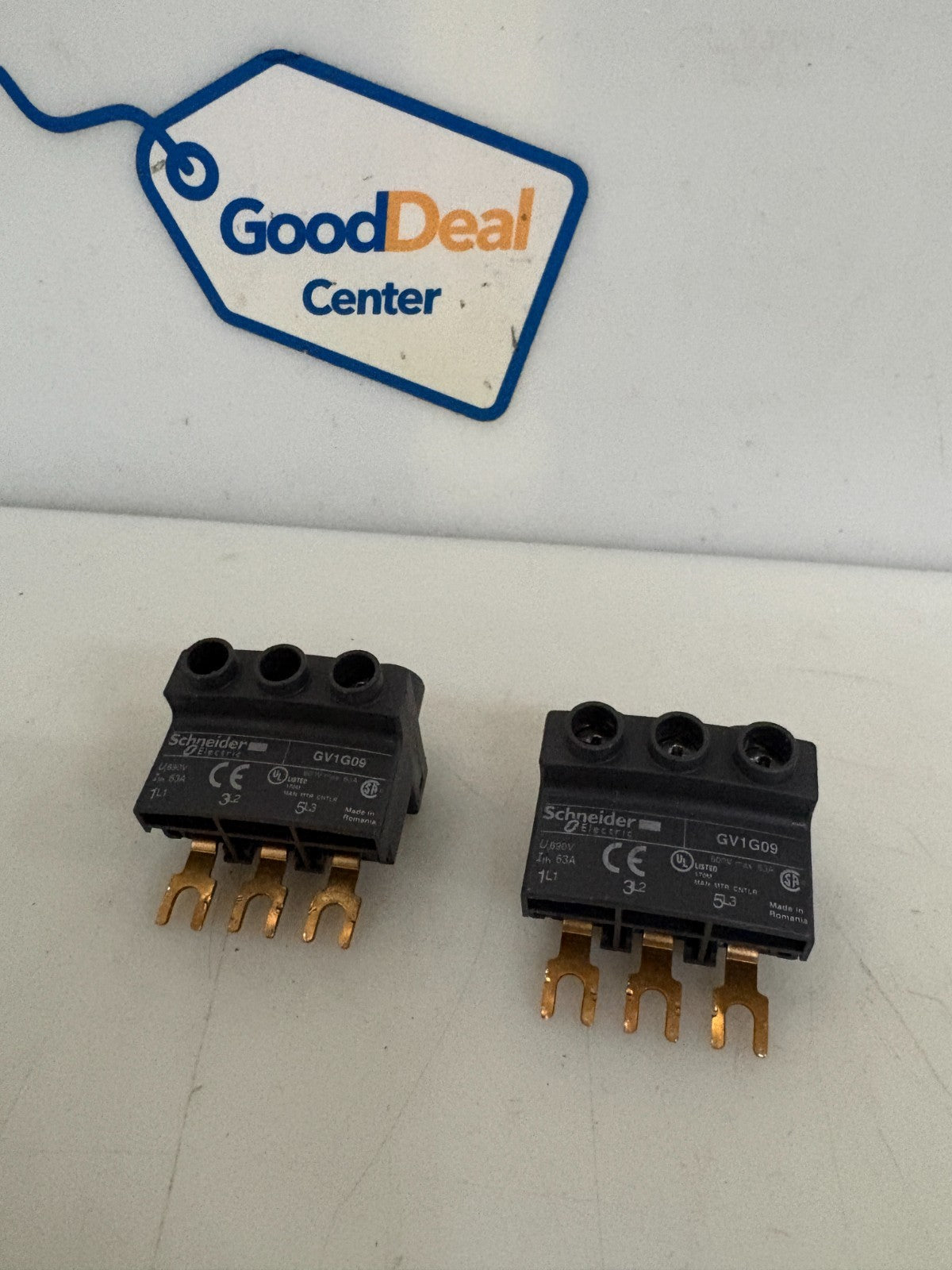 LOT OF 2 SCHNEIDER TERMINAL BLOCK GV16090