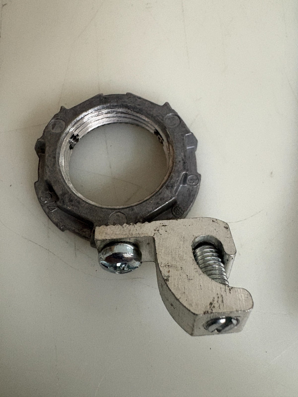 THOMAS & BETTS 3/4 BOND STAR GROUNDING LOCKNUT #L075GRL 25 PER BOX1