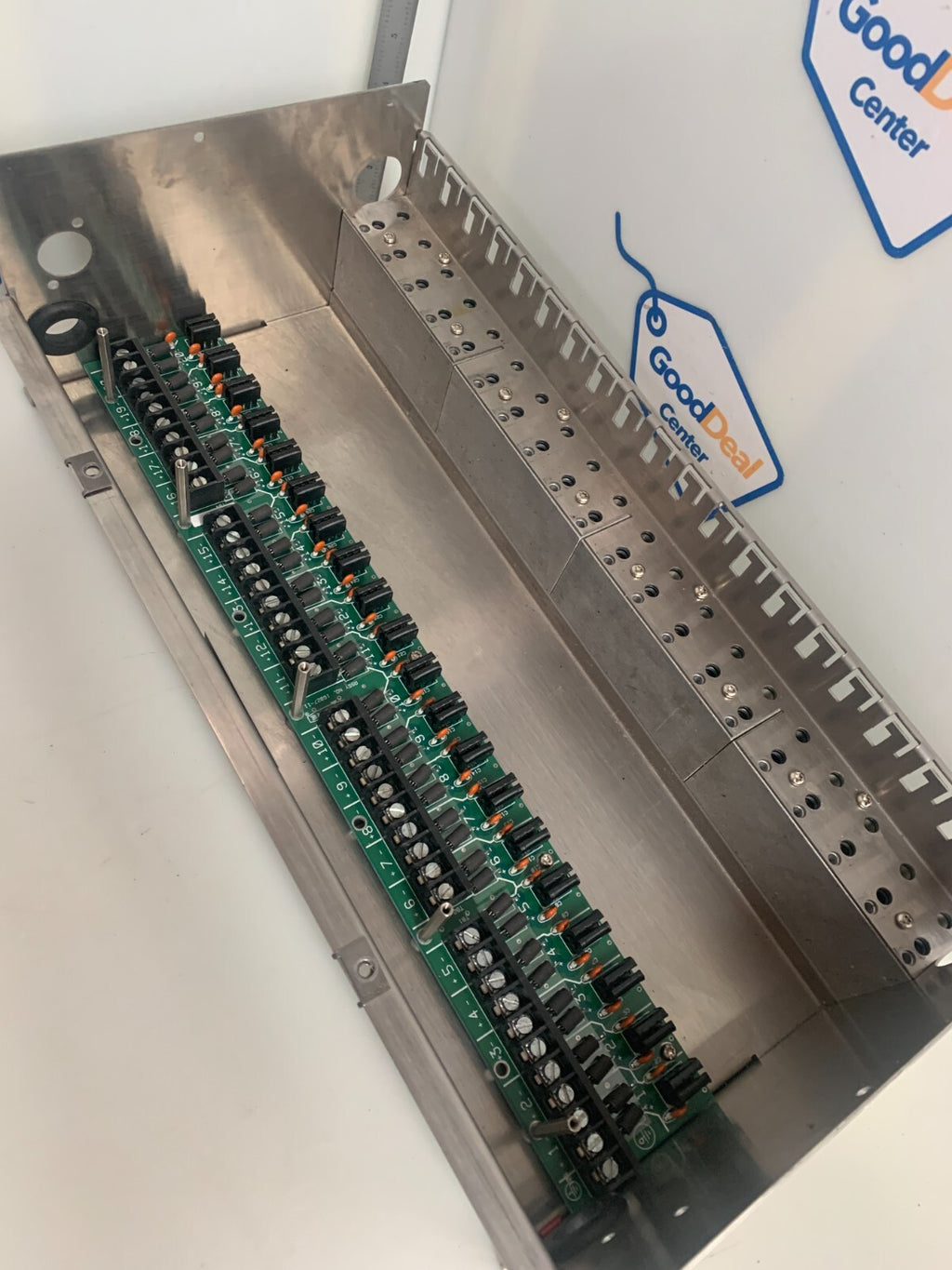 SIEMONS CARD CAGE ENCLOSURE 772R 15937-58 20 SLOT RACK  W 16027-11 CIRCUIT BOARD1