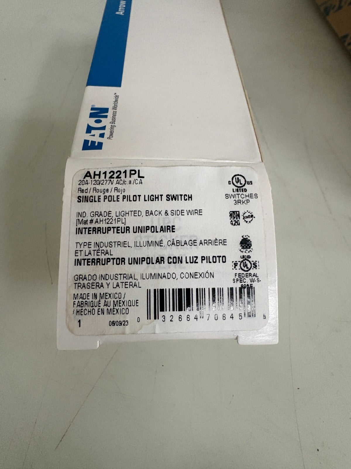 EATON SINGLE POLE PILOT LIGHT SWITCH AH122 BOX OF 102