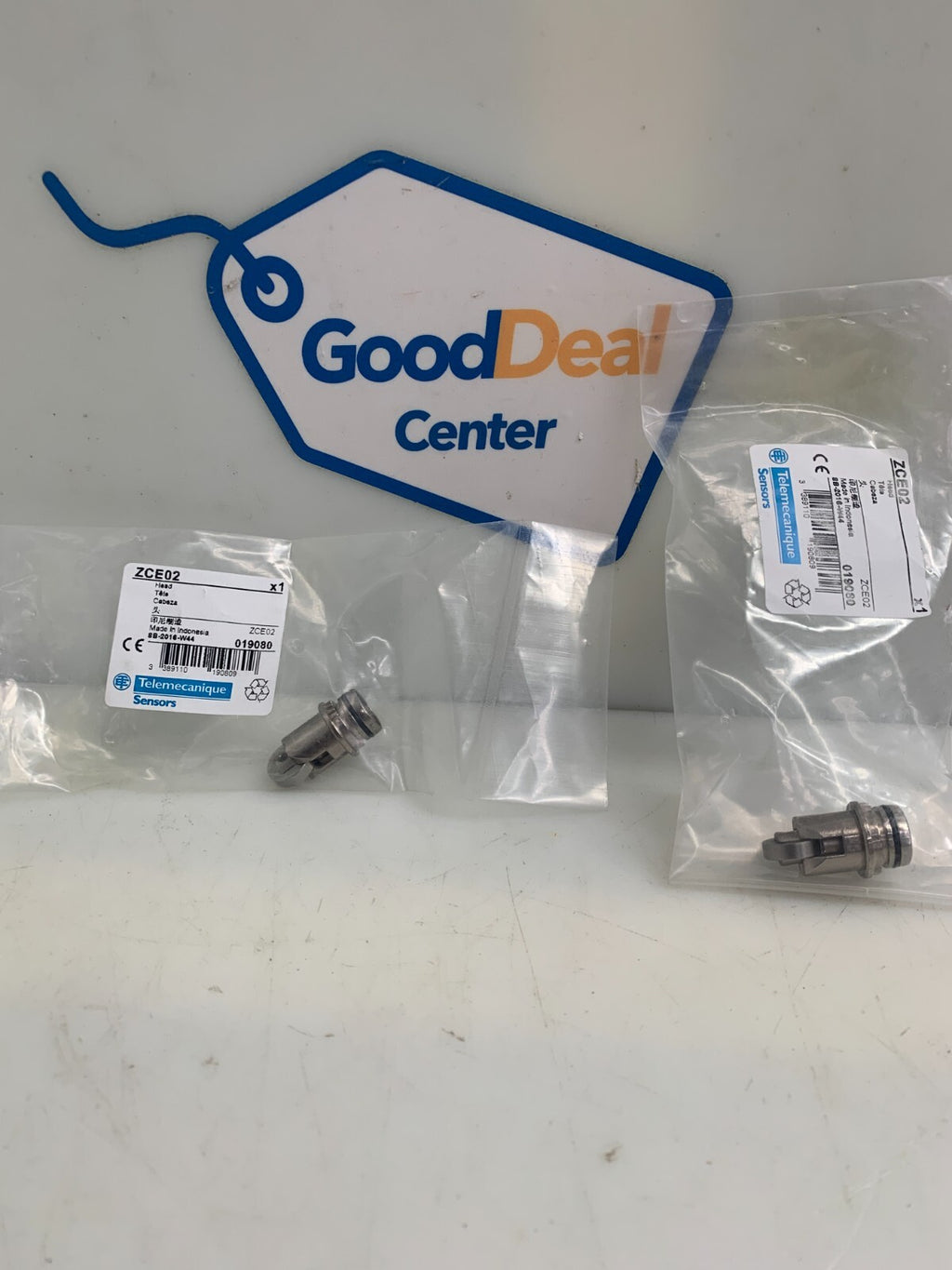 Lot of 2 Telemecanique limit switch head ZCE02