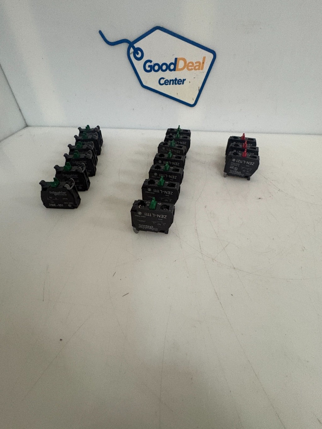 SCHNEIDER ELECTRIC MIX LOT MICRO SWITCH 7XZEN-L1111  3X ZEN-L1121  6X ZBE-1010