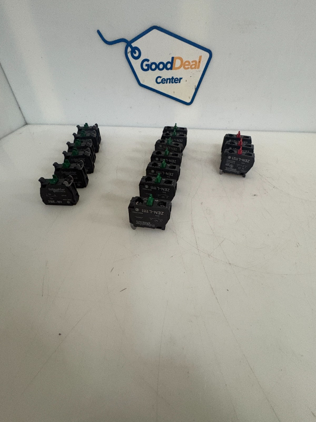 SCHNEIDER ELECTRIC MIX LOT MICRO SWITCH 7XZEN-L1111  3X ZEN-L1121  6X ZBE-1010