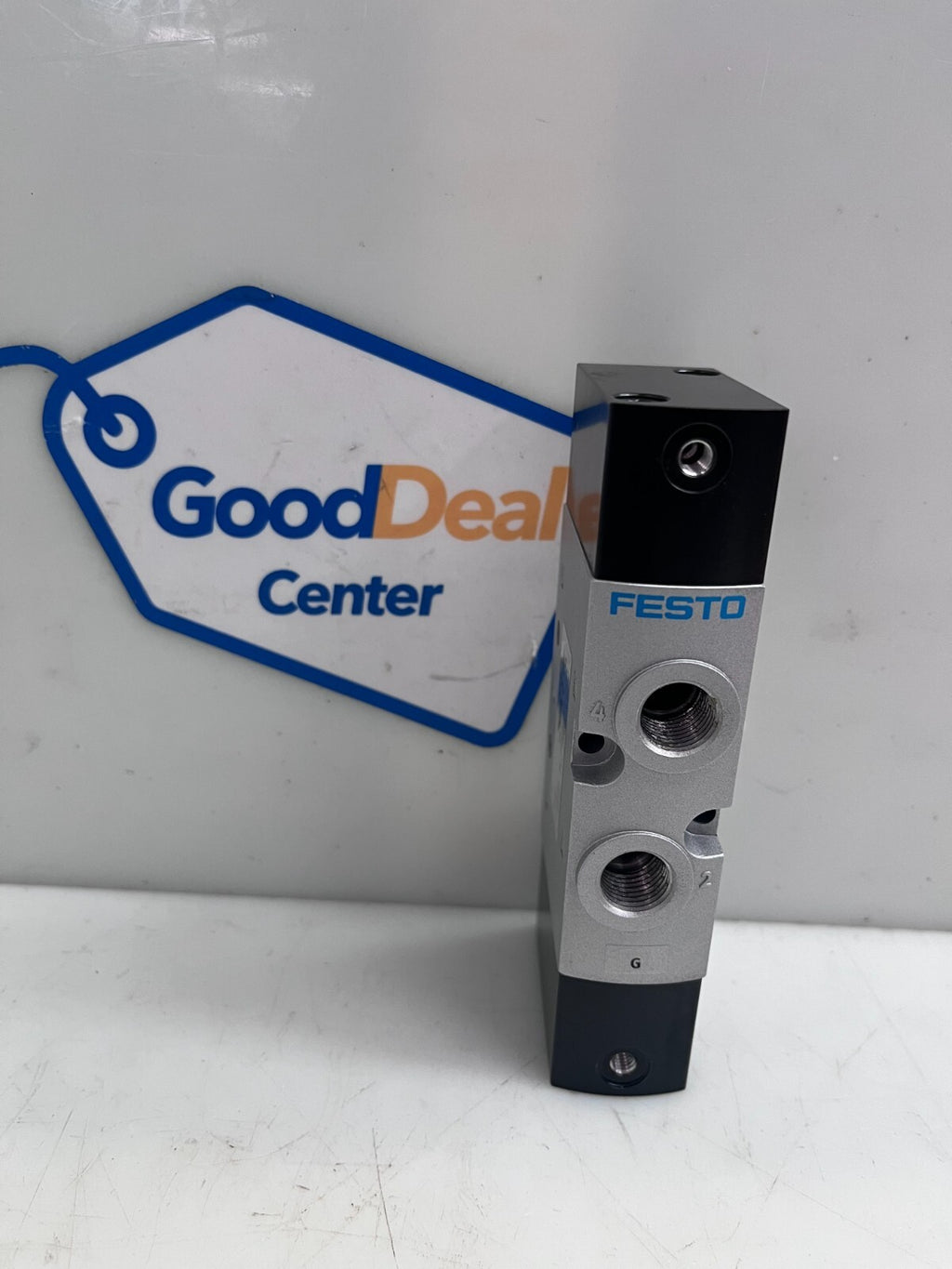 FESTO VUWS-L25-P53C-M-G14  Pneumatic Valve 575529  (NEW)