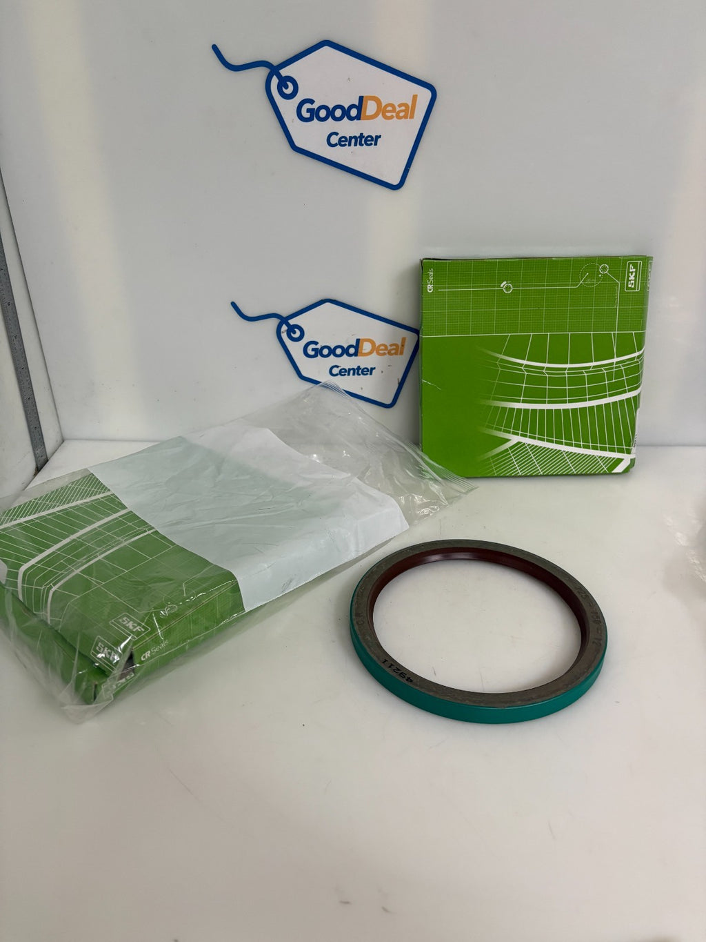 LOT OF 3 SKF CR SEALS #49211