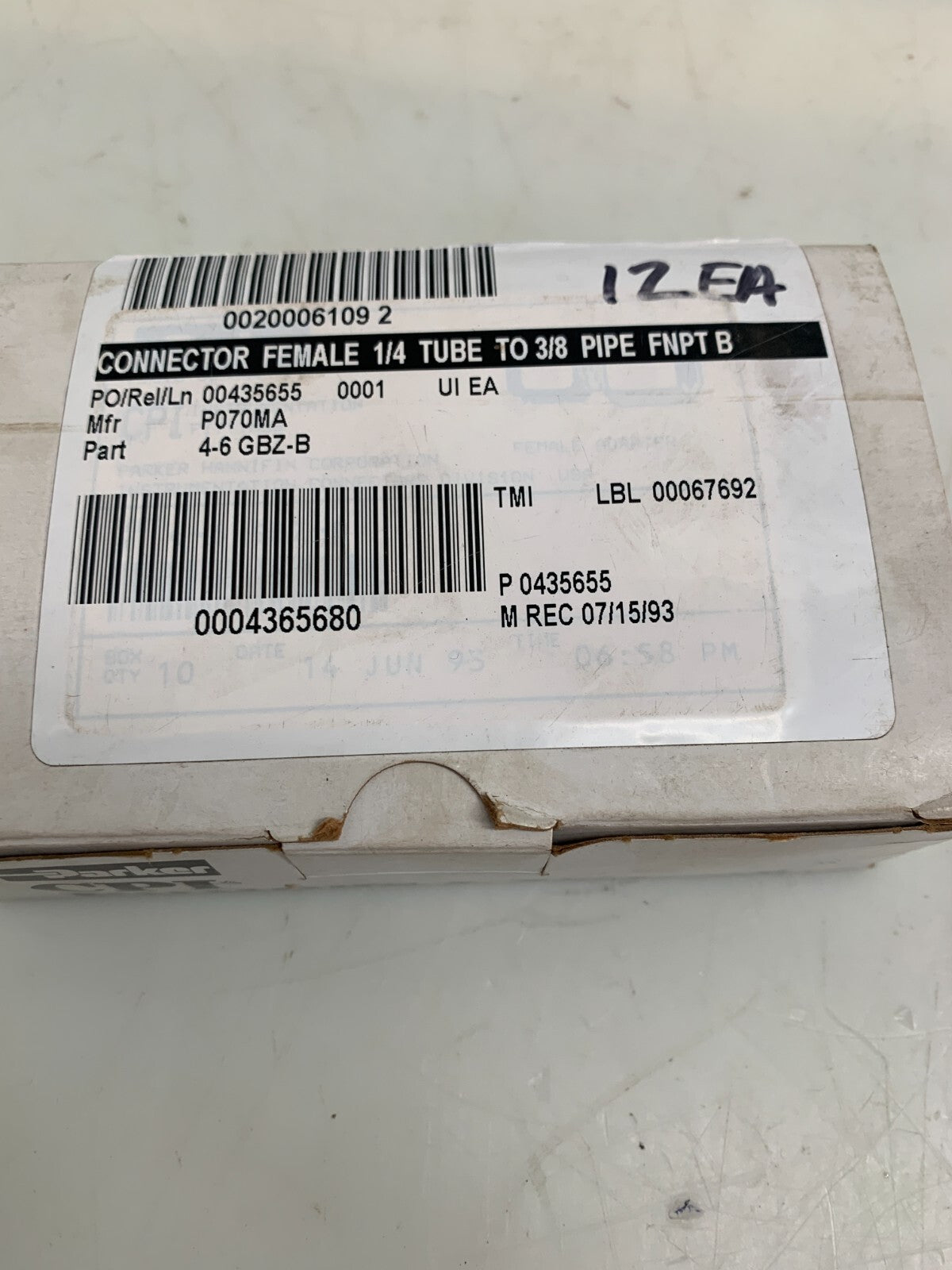 PARKER  4-6 GBZ-B  CPI Female Connector 1/4 Tube to 3/8 Pipe  (12 per Box)2