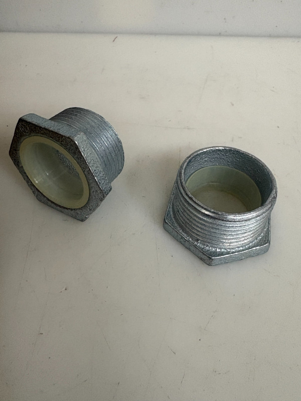 LOT OF 34 0-Z GEDNEY 7-100 CONDUIT NIPPLE 1"
