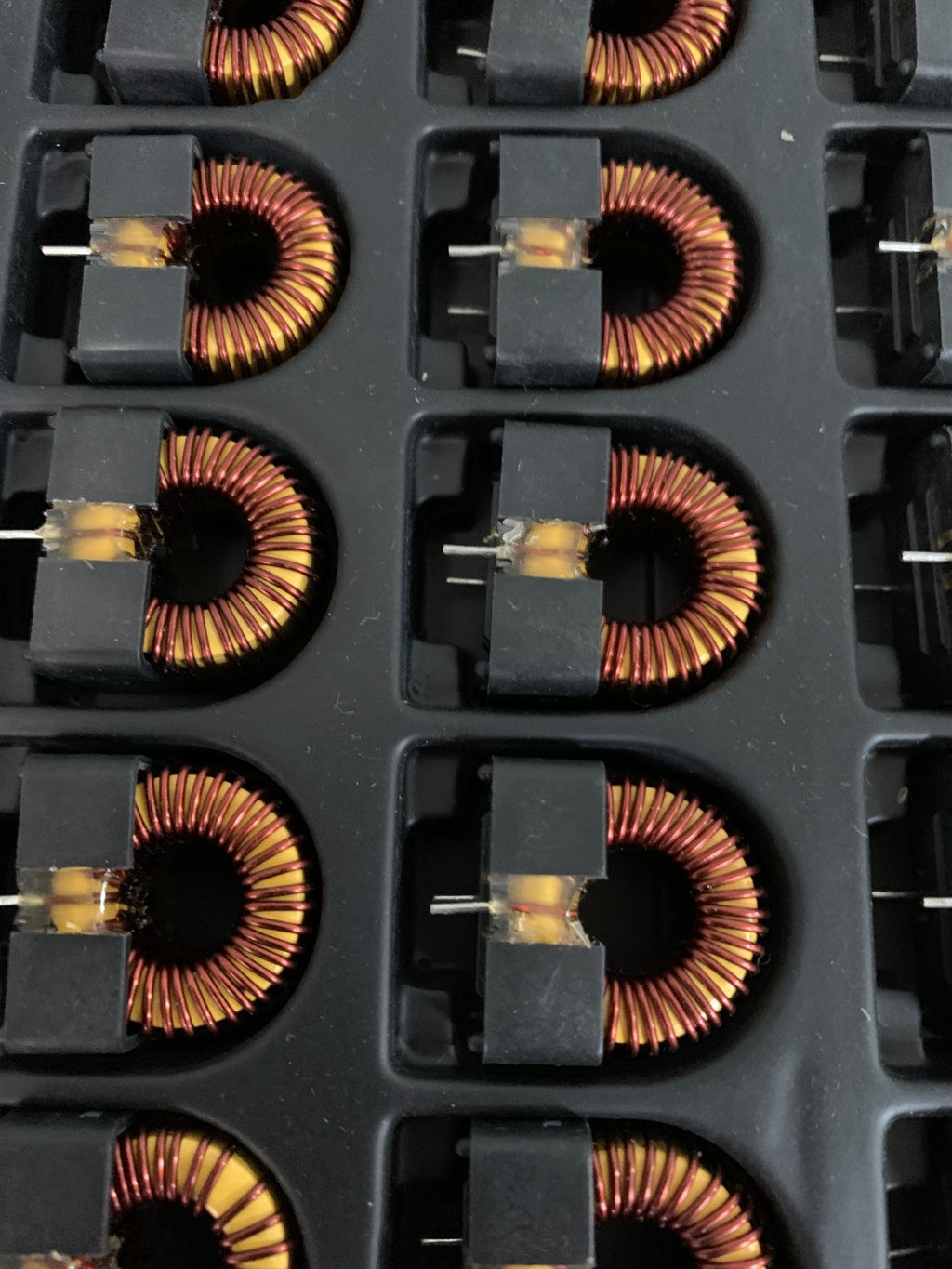 LOT OF 50 INDUCTOR POWER TOROID 100 UH T/H #A080-G-OCM 000026