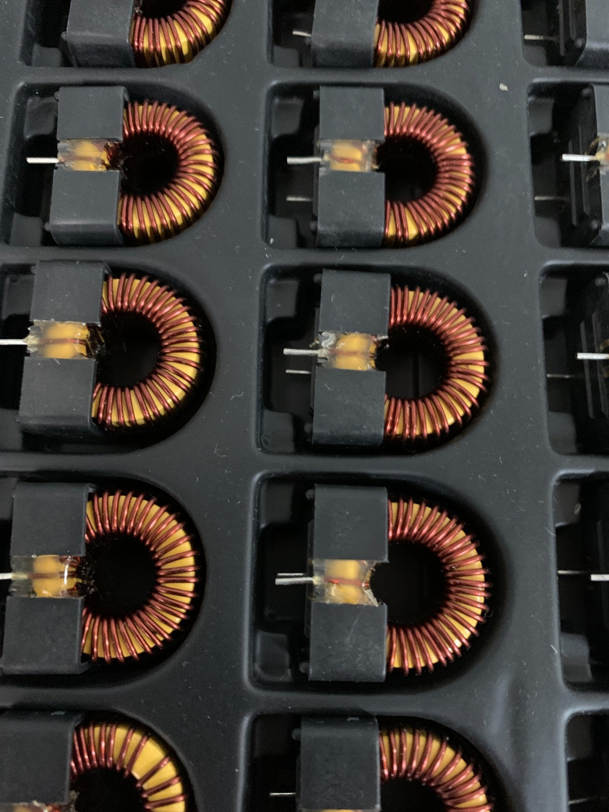 LOT OF 50 INDUCTOR POWER TOROID 100 UH T/H #A080-G-OCM 000026