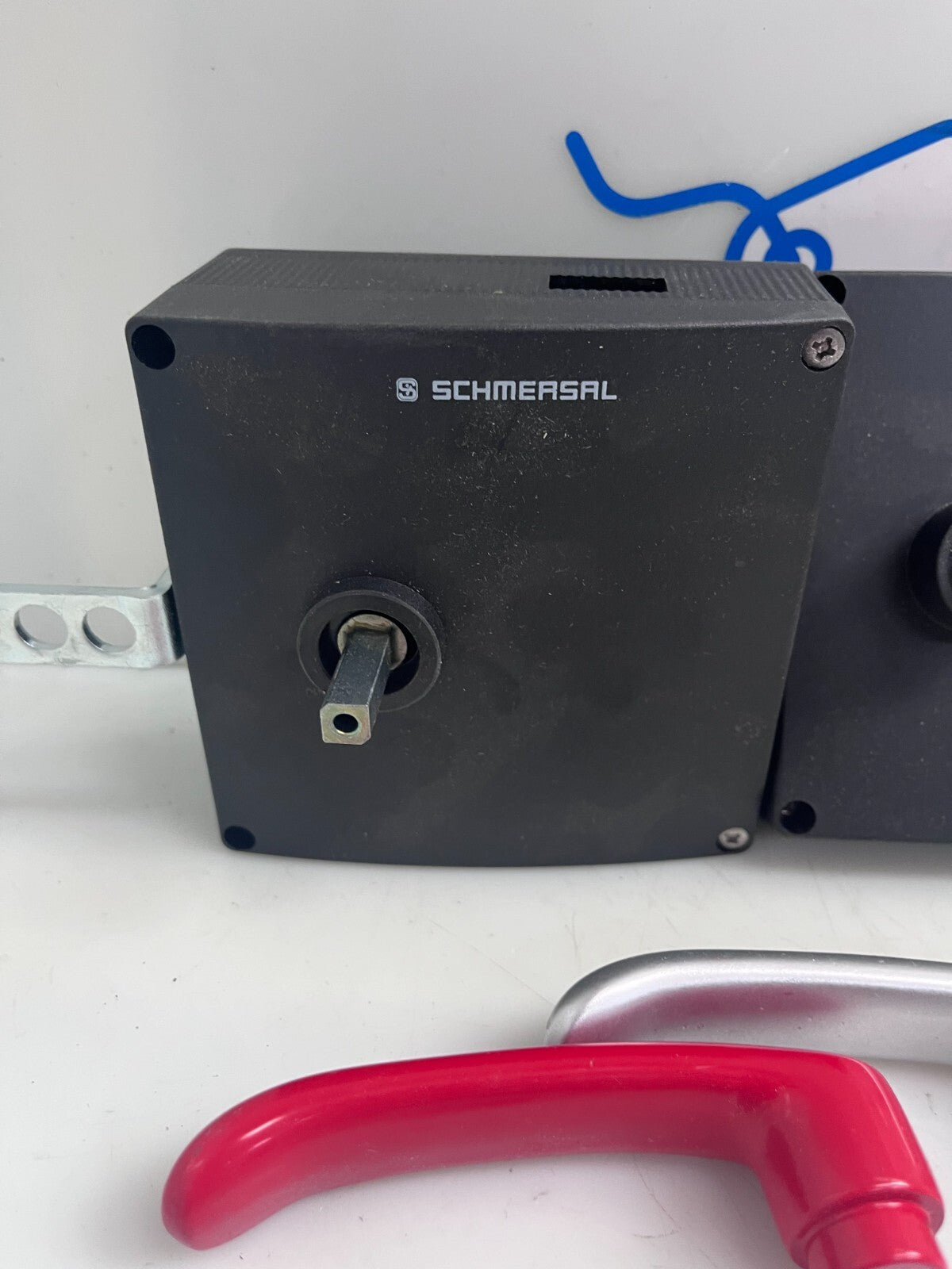 SCHMERSAL ZUBEHOER-BETAETIGER  AZM201-B30 Safety Interlock Switch 1030166433