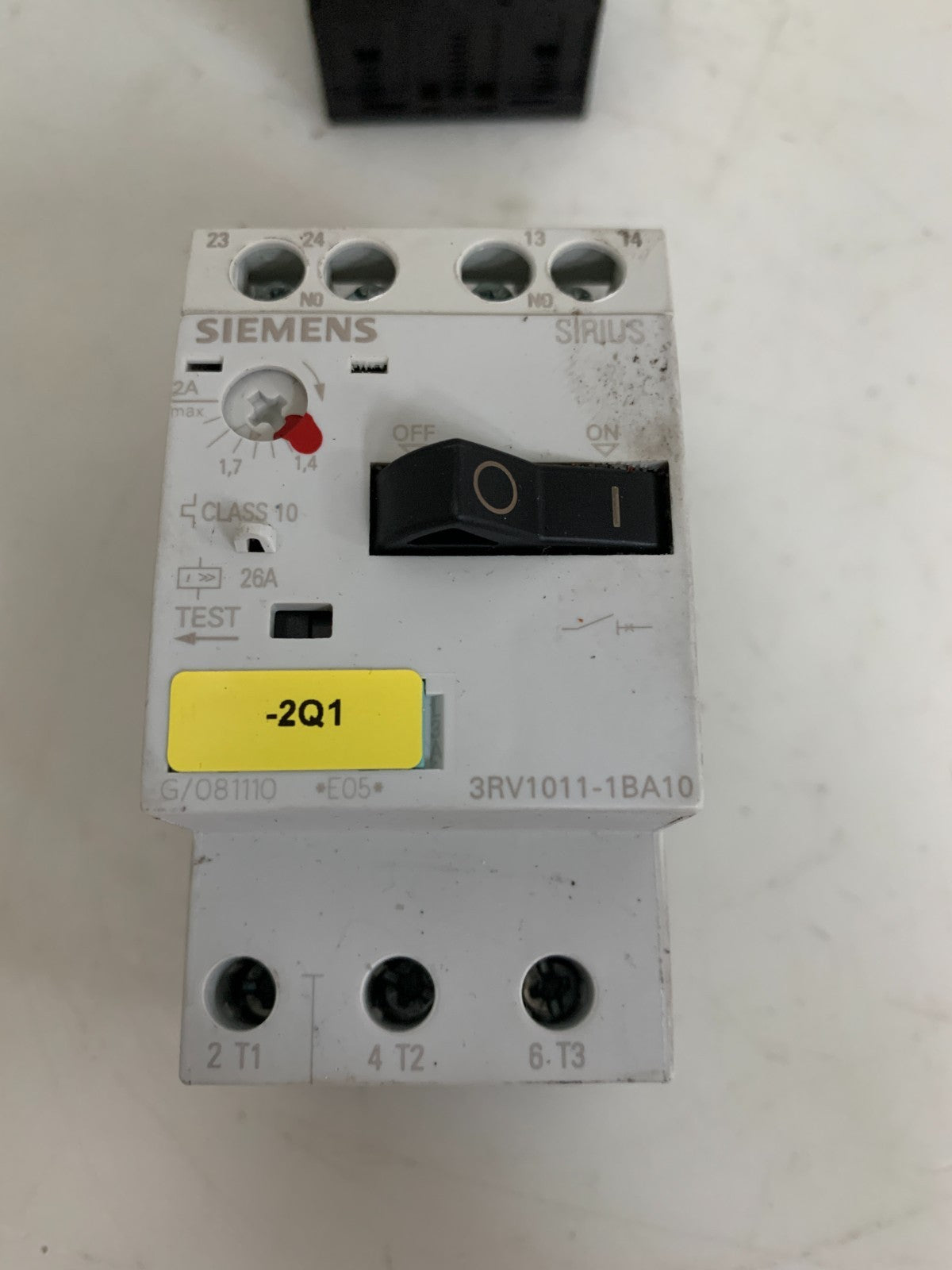 LOT OF 2 SIEMENS MOTOR PROTECTOR CIRCUIT BREAKER 3RV1011-1HA10